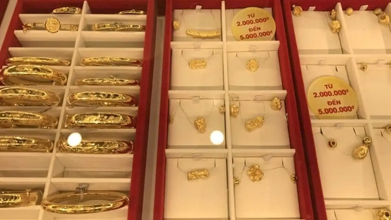 تراجع أسعار الذهب بمقدار 11 مليون دونغ فيتنامي خلال شهر مارس الماضي